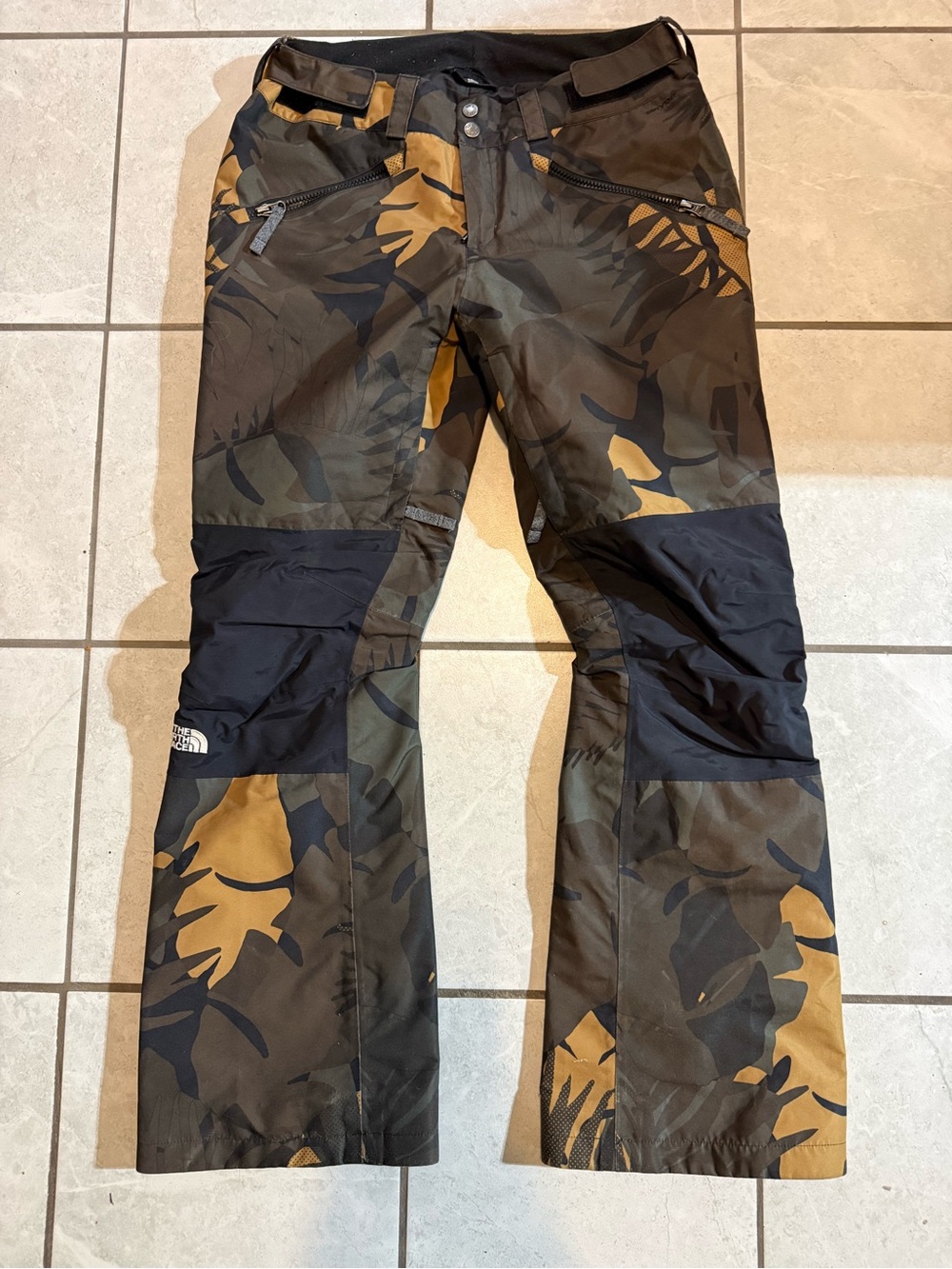 The North Face Camo Snow Pants - wnns med
